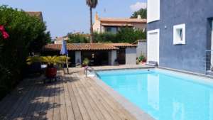Se baigner dans une piscine privée à Toulon avec Swimmy !