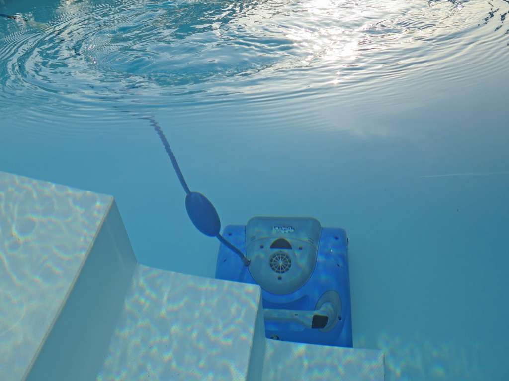 robot de piscine en marche