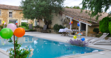Faites votre anniversaire au bord d'une piscine privée à Avignon