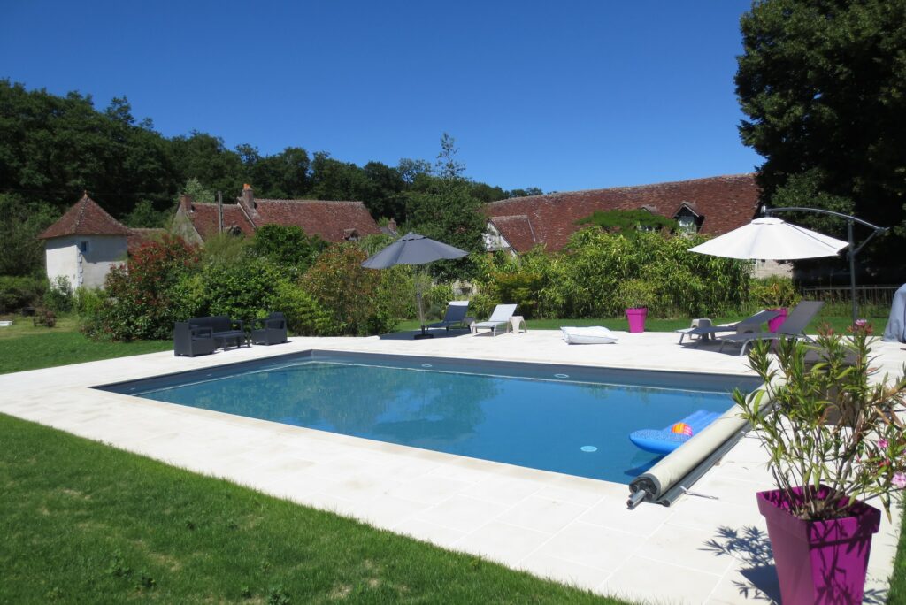 Location jardin privée avec piscine pour un anniversaire à Tours