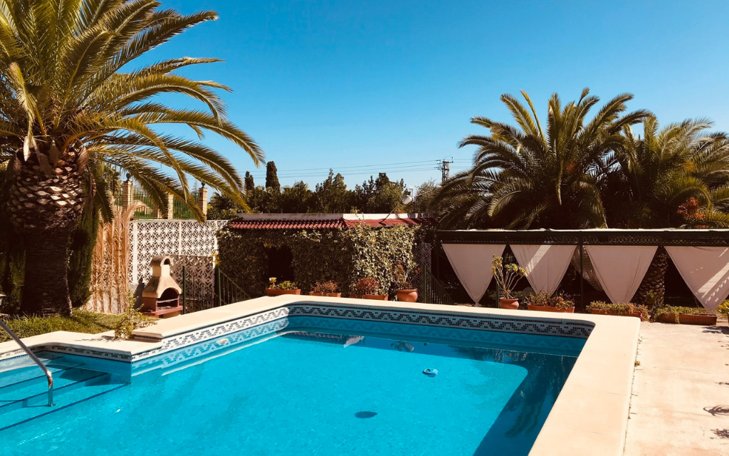 Magnífica piscina en Sevilla, perfecta para celebrar cumpleaños o hacer tu propia pool party