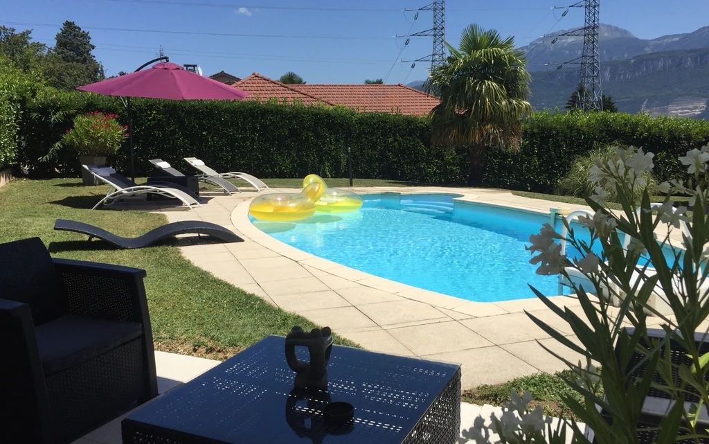 Location jardin privée avec piscine à Grenoble