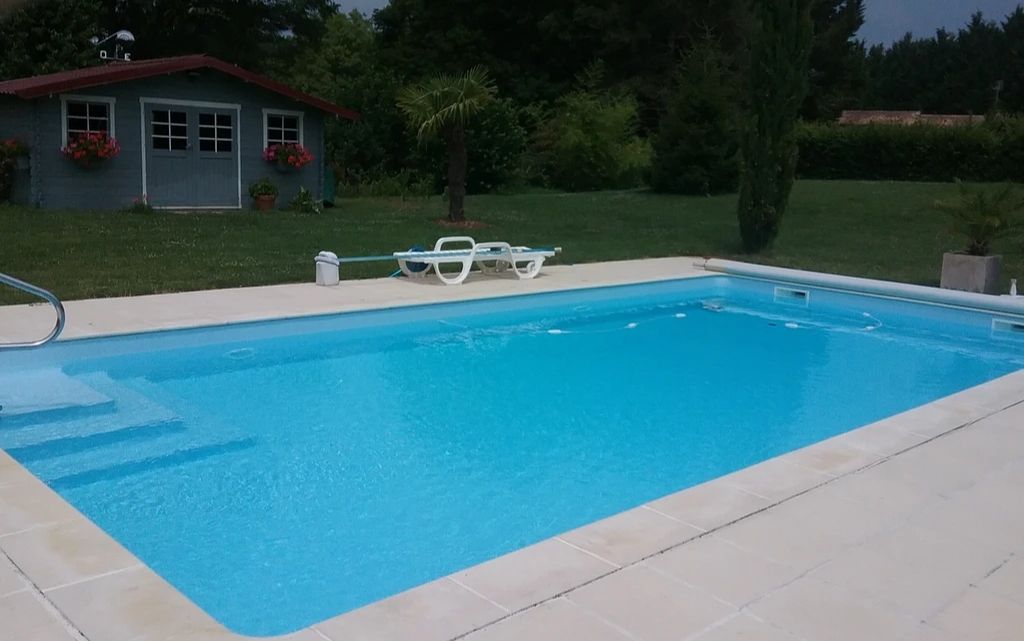 Piscine privée à Brantôme en Dordogne