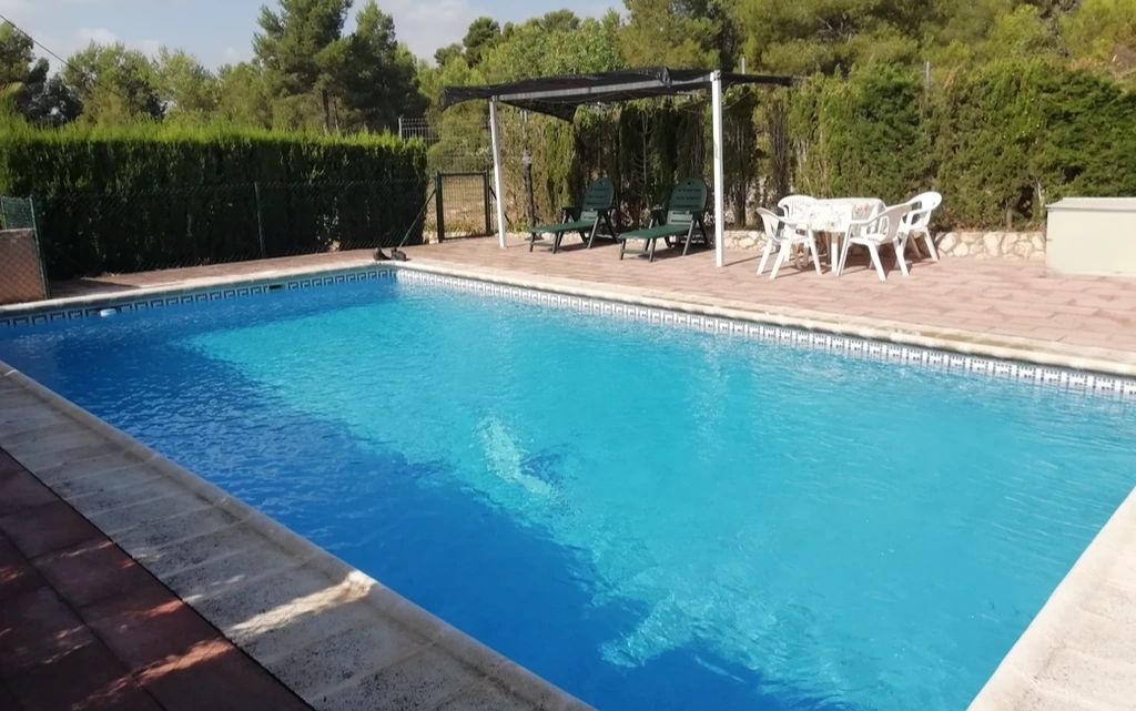 Bonita piscina en plena naturaleza 25 Km de Valencia 