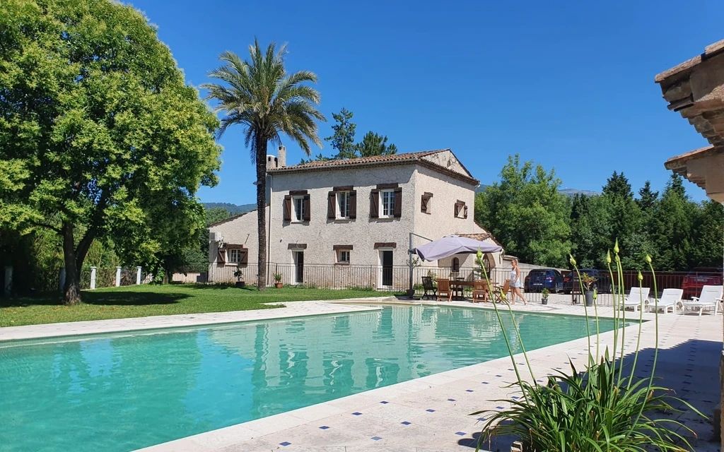 location salle avec piscine à Antibe